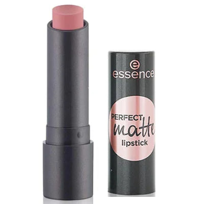 Essence Lipstick Matte No.01 – ultra-matte liquid lipstick in nude shade, close-up of applicator