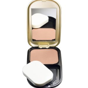 Max Factor Facefinity Compact Foundation 02 Ivory compact with sponge inside